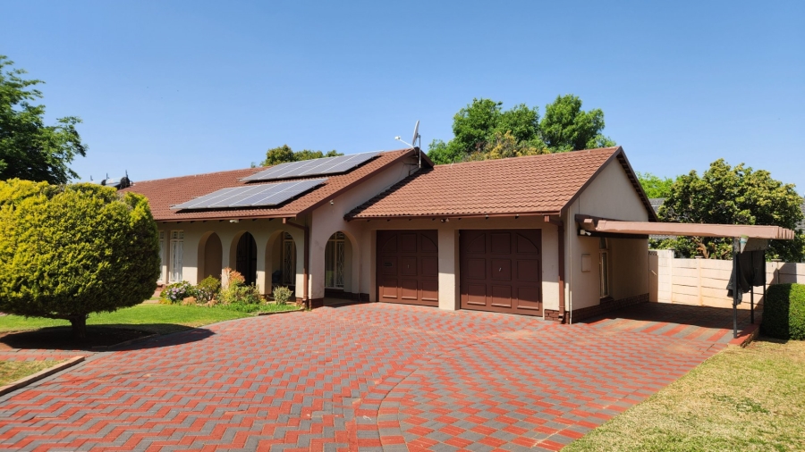 4 Bedroom Property for Sale in Wilkoppies North West